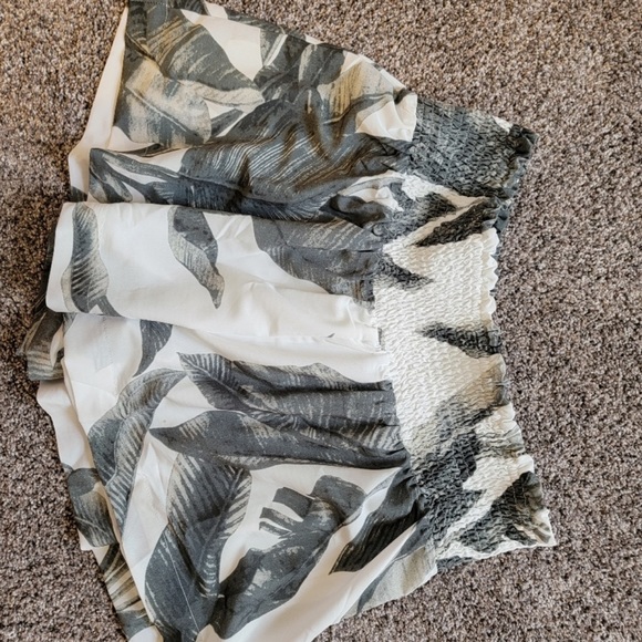 New with tags size xl - Picture 2 of 2